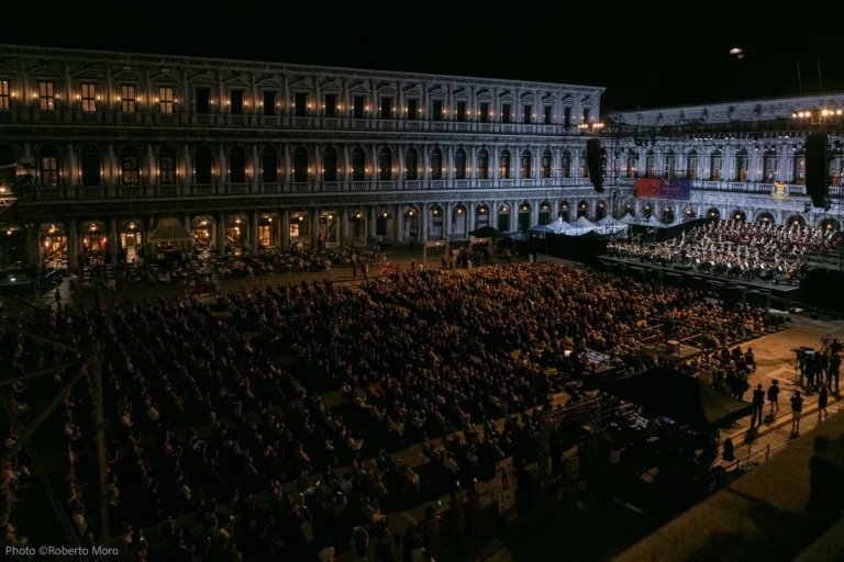 Omaggi a Puccini dal mondo Il concerto della Fenice in Piazza San Marco Ph Roberto Moro