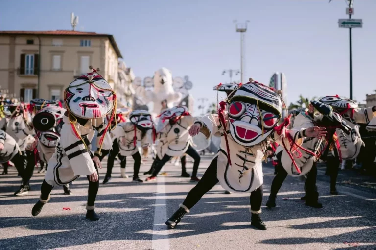 Verdi Off: A caccia di streghe e stregoni - La Verdi Street Parade